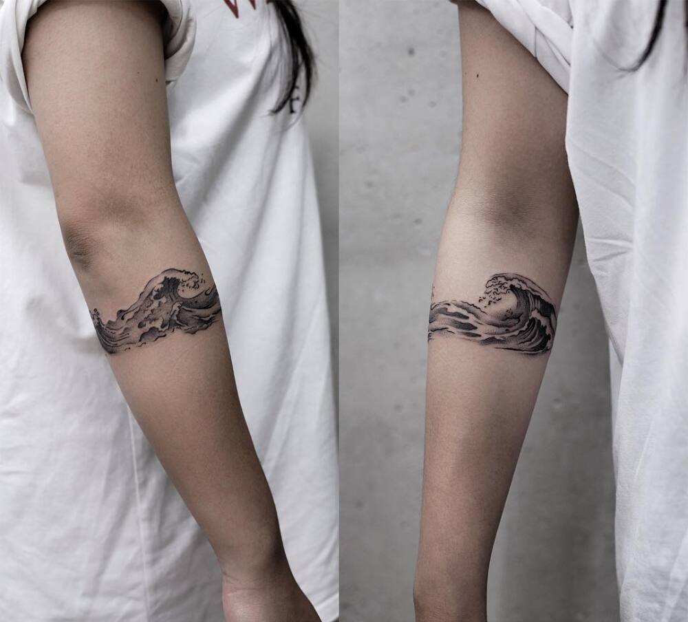25 unique women's armband tattoo designs and what they mean - Tuko.co.ke